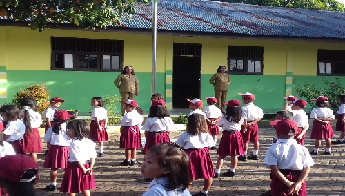 Foto : Upacara hari pertama masuk sekolah (Senin, 7 Januari 2019) di SD N 2 Parsaoran Pangururan Samosir.