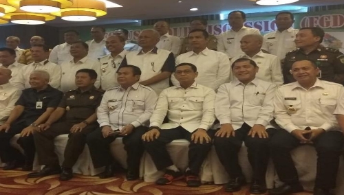 Ket foto : Bupat Karo bersama Kepala Daerah lainnya serta para Satker Kementerian Se-Sumatera Utara saat menghadiri undangan Kejaksaan Tinggi Sumatera Utara, di Grand Aston City hal Hotel Medan, Rabu (16/01) 2019