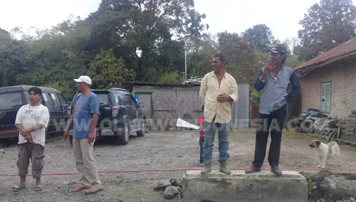 Camat Barusjahe turun langsung memantau pengerjaan normalisasi parit jalan di dusun Basam, Sabtu (16/02) 2019