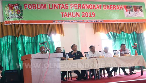 Bupati Karo Terkelin Brahmana SH saat memberikan sambutan dalam acara pembukaan Forum Lintas Perangkat Daerah Kab Karo Tahun 2019