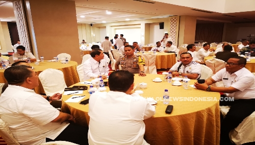 Ket foto : Bupati Karo, Kapolres, Kejari Karo saat mengikuti rapat evaluasi terkait APIP dan APH di Tiara Convention center Medan, Rabu (20/02) 2019