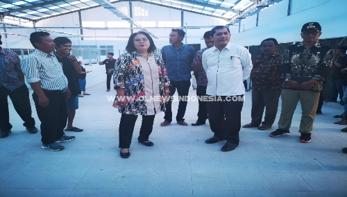 Ket foto  : dari kiri  : Kadis Perindag Kab Karo, Bupati Karo dan Kadis Pertanian serta Camat saat meninjau lokasi Pasar Rakyat di Desa Munte Kec Munthe, Jumat (22/02) 2019