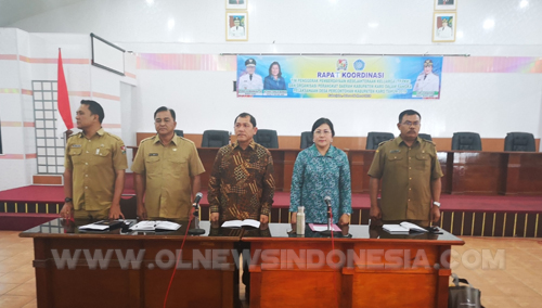 Bupati Karo Terkelin Brahmana SH bersama Ketua TP PKK Kab Karo Ny Sariati Terkelin Brahmana menggelar rapat koordinasi desa percontohan di Aula Kantor Bupati Karo Kabanjahe Selasa ( 26/03) 2019.