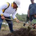 Rapidin Simbolon Canangkan Program Tanam Pohon Setiap Hari Jum'at Bersama ASN