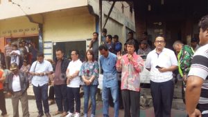 Kadis Pariwisata saat memberikan penjelasan kepada warga masyarakat desa Semangat Gunung didampingi Muspika Kec Merdeka, Sabtu (09/03) 2019