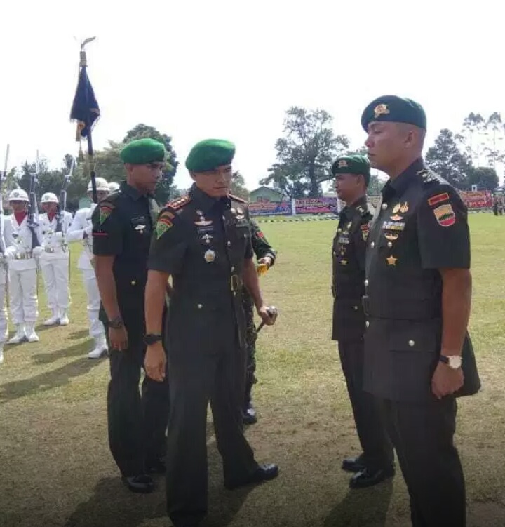 Ket foto : saat Upacara Sertijab Danyon 125 /Si'mbisa yang dilakukan oleh Kolonel Inf Freddino Silalahi di Markas Batalyon 125 Kabanjahe, Kamis (14/03) 2019