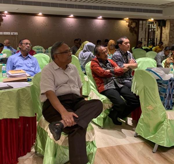 Ket foto : tampak Bupati Karo Terkelin Brahmana SH serius mengikuti seminar terkait ZBNF di Negara India jumat(22/03) 2019