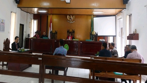 Foto : Suasana Sidang Perkara Praperadilan Nomor 3/Pid.Pra/2018/PN Btl.tanggal 13 Desember 2018,yang menghadirkan Saksi IPTU Sigit Teja Sukamanah.Tampak Or.Soegiarto Santoso Sedang bertanya kepada Saksi yang di hadirkan.