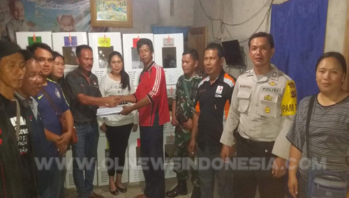 Bripka M.Arsyad dari Polsek Langowan, saat pengamanan peralatan Pemilu di Desa Temboan Kecamatan Langowan Selatan