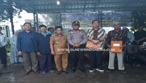 Ket foto  : Kapolsekta Berastagi Kompol Aron TT Siahaan SH, Camat Berastagi Mirton Ketaren S.Sos berfoto bersama para  lintas tokoh agama, Selasa (02/04) 2019 di MaPolsekta Berastagi