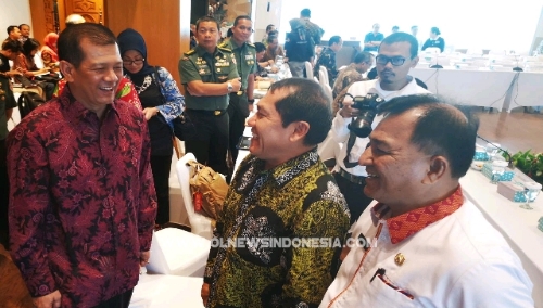 Ket foto  : Kepala BNPB Letjen Doni Monardo saat bincang bincang bersama Bupati Karo di dampingi Asisten 1 Pemerintahan Kab Karo Suang Karo Karo di gedung Graha BNPB Jakarta Timur, Jumat (12/04) 2019