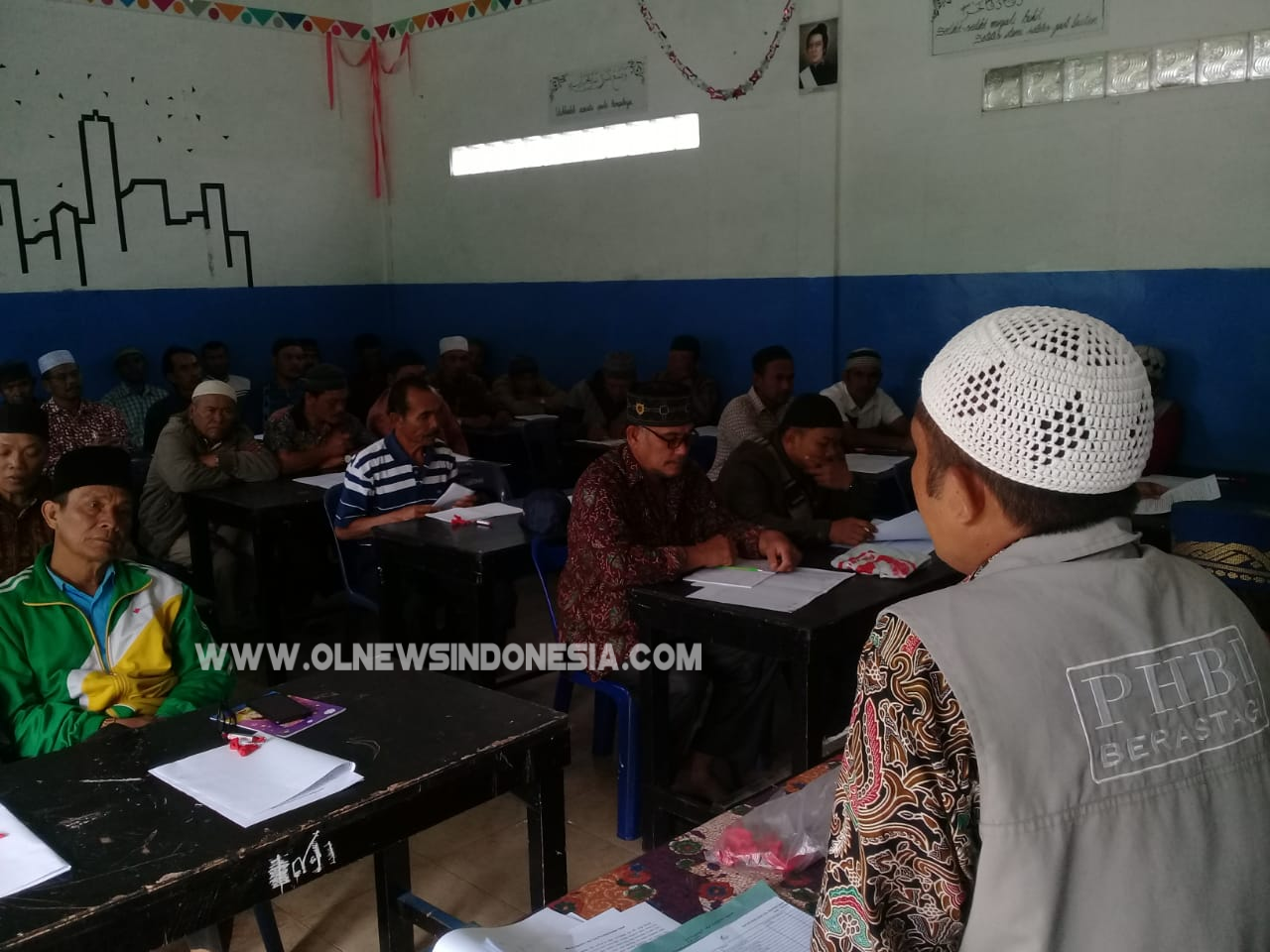 Ket foto : tampak para peserta Bimtek mengikuti pengarahan dari pengurus PHBI Berastagi di Yayasan Al Karomah Berastagi, Minggu (19/05) 2019