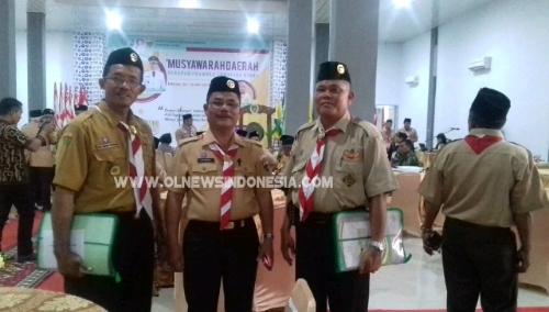 Foto : ketua Pramuka Kwarcab Samosir, Jabiat Sagala (Tengah), foto bersama pengurus kwarcab Samosir disela pembukaan Pramuka Kwarda Sumut di Medan, Jum'at(24/5)