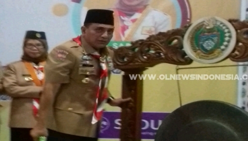 Foto : Pemukulan Gong Sebagai tanda dibukanya  Musda Gerakan Pramuka Sumut Oleh Gubernur Sumatera Utara.(24/05)