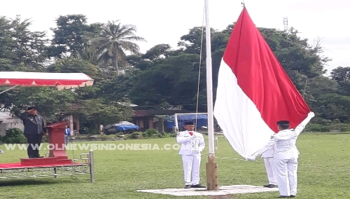 Foto : Bupati Samosir Drs.Rapidin Simbolon MM pimpin upacara hari lahirnya Pancasila dengan tema 'Kita Indonesia, Kita Pancasila' dan sebagai komandan upacara IPTU. JW Saragih, Sabtu 1 Juni 2019 di Tanah Lapang Pangururan Samosir.