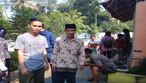 Foto : Agus (kanan) salah satu Pengelelola Kananga Berkah Berlokasi Desa Kananga Kec. Menes Kabupaten Pandeglang