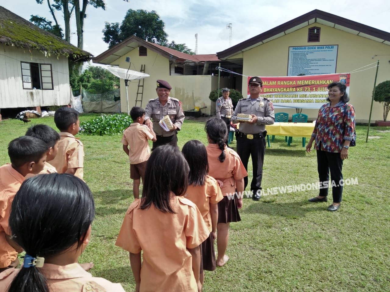 Ket foto  :  SD Negeri 040526 Desa Barus Jahe turut memeriahkan HUT Bhyangkara ke 73  yang di gelar oleh Polsek Barusjahe Kabupaten Karo, Jumat (21/06) 2019