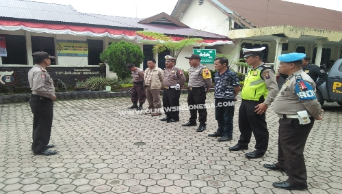 Ket foto  : Kapolsekta Berastagi AKP Pawang Ternalem Sembiring saat memberikan pengarahan sebelum gelar Anjangsana di Halaman MaPolsekta Berastagi jalan Perwira, Sabtu (22/06) 2019