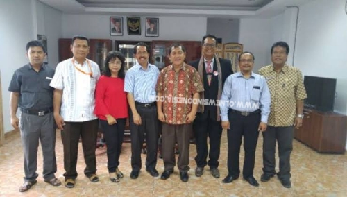 Ket foto  : Pdt Masada Sinukaban (Jas hitam samping Bupati Karo) dalam satu moment  Audensi ke Bupati Karo (ist)