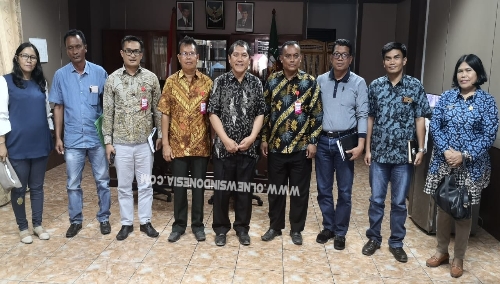 Ket foto : Bupati Karo Terkelin Brahmana SH bersama pengurus GAPEKSINDO Kabupaten Karo dan sejumlah unit kerja OPD saat Bersilaturahmi di ruang Kantor Bupati Karo Kabanjahe, Jumat (28/06) 2019