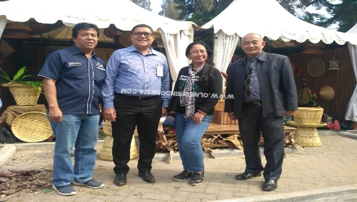 Ket foto  : Kadis Pariwisata, Direktur Bank Sumut Tanah Karo , Kabid Pariwisata Jember, dan Manager Hotel Sibayak, Berfose di depan Stan Milik Pemkab Jember, Kamis (04/07) 2019