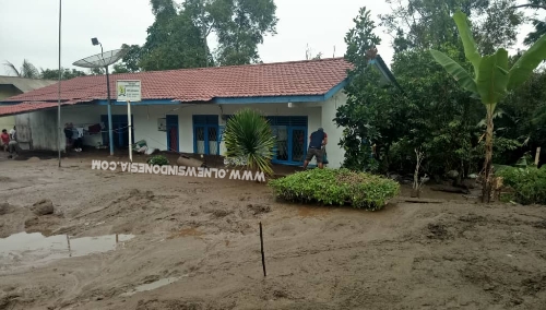 Ket foto  : dampak lahar dingin menerjang sebuah Puskesmas pada Rabu Malam (10/07) 2019