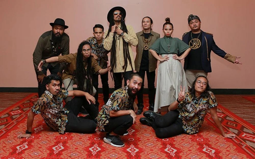 Foto : Salammusik  Salammusik merupakan sebuah nama band dari Malaysia yang dibentuk sejak tahun 2006. Band ini sudah lumayan besar dan terkenal di negaranya, juga di Eropa.