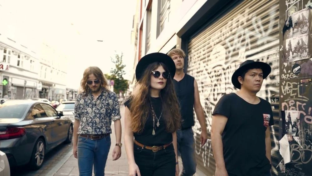 Foto : Sons & Preachers  Band ini masih tergolong sangat muda, mulai dibentuk resmi sejak Januari 2018 dan tidak lama setelah dibentuk mereka merilis sebuaha single. Band yang terdiri darir 4 personel, Lead vokal sekaligus pemain hammond, keyboardnya adalah warga Indoenesia yang sudah menetap tinggal di Hamburg, Jerman.