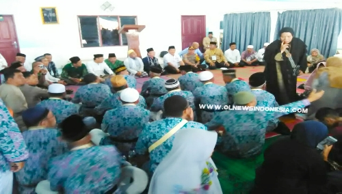 Ket foto : Bupati Karo Terkelin Brahmana SH menghadiri pertemuan dengan para calon Jemaah Haji asal Kabupaten Karo sebelum di berangkat kan ke Medandi Masjid Agung Kabanjahe, Minggu (28/07) 2019