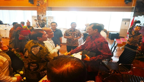 Ket foto : Bupati Karo Terkelin Brahmana SH saat bertemu dengan Kepala BPBD Sumut Dr. Ir Riadil Akhir Lubis