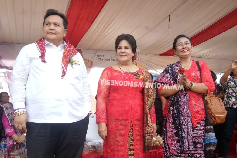 Ket foto : Wakil Bupati Karo Cory Seriwaty Br Sebayang (tengah) dalam acara Festival Bunga dan Buah