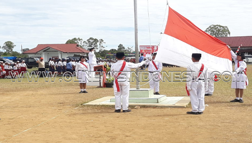 Pengibaran Sang Saka Merah Putih HUT Kemerdekaan RI ke 74 tahun 2019 oleh Pasukan Pengibar Bendera Pusaka (Paskibraka) dari Siswa/i SMAN 1 Ronggur Nihuta, Sabtu (17/8)