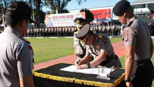 Upacara Sertijab Wakapolda Sulut Dipimpin Oleh Kapolda Sulut Irjen. Pol. DR. Remigius Sigid Tri Hardjanto, S.H., M.Si