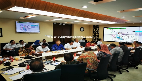 Ket foto : Bupati Karo dan komisi D DPRD Provsu diskusi bersama staf ahli kementerian PUPR terkait perkembangan  pembangunan jalan Medan - Berastagi, Kamis (08/08) 2019