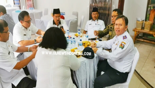 Ket foto : Dinas Perhubungan Karo Gelora Fajar, (melihat camera) disela sela rumah dinas Bupati Karo menghadiri acara pawai anak ditemui awak media. Rabu, (14/08) 2019 (ist).