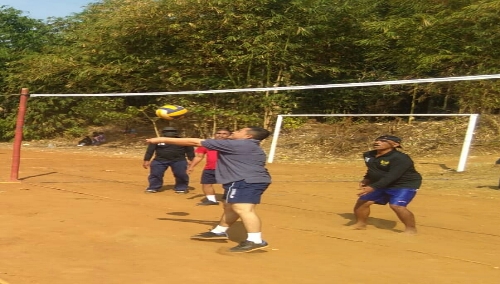 Ket poto: camat Saketi Hasan Bisri SE.M.Si saat ikut bertanding