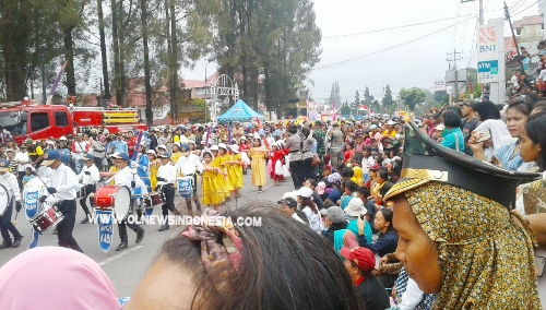 Ket foto : peserta Drumband saat pawai menuju tribun kehormatan, di Kabanjahe, Rabu (14/08)2019