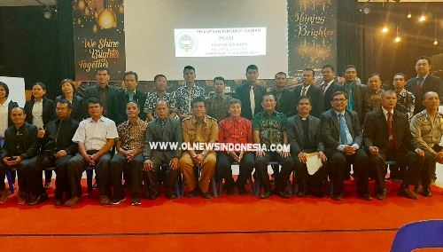 Ket foto : Pengurus Pusat PGLII foto bersama PD PGLII Kabupaten Karo usai pelantikan di Gereja Bethany Kabanjahe, Senin (19/08) 2019 malam.