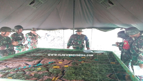 Ket Foto : Prajurit jajaran Brigif 7/RR menggelar Uji Siap Tempur (UST) kemampuan naluri bertempur prajurit Batalyon Infanteri 122/TS di medan tempur. (Ist)