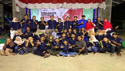 Ket foto, foto bersama unit karang taruna saat kegiatan pentas seni budaya