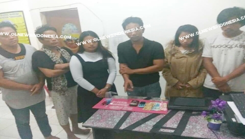 Ket foto  : Ke enam para Tersangka penyalahgunaan Narkotika jenis shabu shabu saat di ruang Kasat Narkoba Polres Karo, Rabu (21/08) 2019