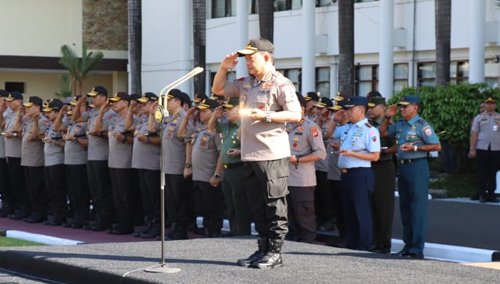 Kapolri Memimpin Apel Pagi Di Polda Sulut