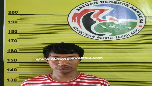 Ket foto : Terduga penyalahgunaan Narkotika jenis sabu sabu saat di amankan di Mapolres Karo, Senin (26/08) 2019