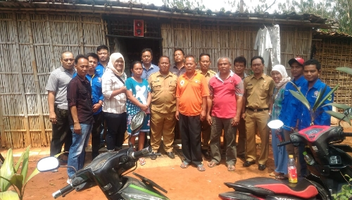 Ket foto. Tinjauan langsung Pejabat Kepala Desa Cileungsi di dampingi Perangkat Desa Cileungsi, Karang Taruna Desa Cileungsi, IPSM Cileungsi serta Rt dan Rw Setempat.
