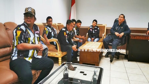 Ket foto : Sapma IPK Kabupaten Karo saat meminta Pemkab dalam hal ini Bupati Karo membongkar praktek permainan oknum terhadap kelangkaan BBM jenis Premium di wilayah Kabupaten Karo, di Ruang kerja Bupati, Selasa (10/09) 2019 (Ist - dok).