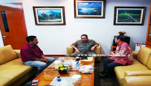 Ket foto : Ketua DPRD Sumut Drs Baskami Ginting menerima kedatangan Bupati Karo Terkelin saat  silaturahmi keruang kerjanya Kamis (19/09) 2019 (Ist).