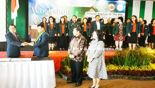 Ket foto : Pengurus IDI cabang Kab Karo resmi dilantik oleh Ketua IDI wilayah Sumut Dr. Edi Ardiansyah , SpOG konsultan disaksikan oleh Bupati Karo Terkelin Brahmana dan Kadis Kesehatan drg. Irna Safrina Meliala, M, Kes di Hotel Mikie Holiday Resort Berastagi Sabtu (21/09) 2019 (Ist).