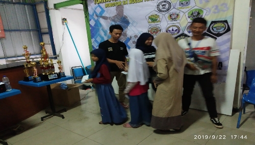Ket foto. Acara Penyerahan santunan anak yatim oleh panitia Tournament futsal Bobotoh Se-Bogor Timur