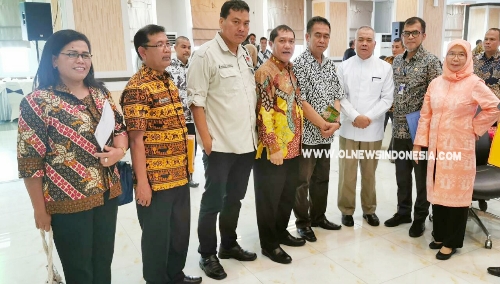 Ket foto : Bupati Karo Terkelin didampingi Ketua KPU Kab . Karo Gemar Tarigan, Ketua Bawaslu Kab.Karo Eva Juliani Br Pandia, bersama Sekdaprovsu saat di gedung kantor Gubernur Medan, Sumatera Utara, Kamis (26/09) 2019 ,(Ist).