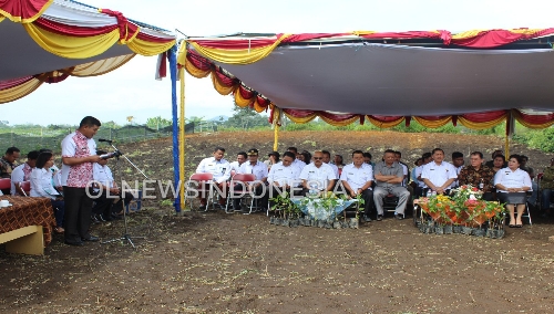 Ket foto  : Camat Dolatrayat Leonard Bastian Girsang penerima Anugrah ASN 2019 dalam satu moment berbicara di hadapan  Bupati Karo (ist)